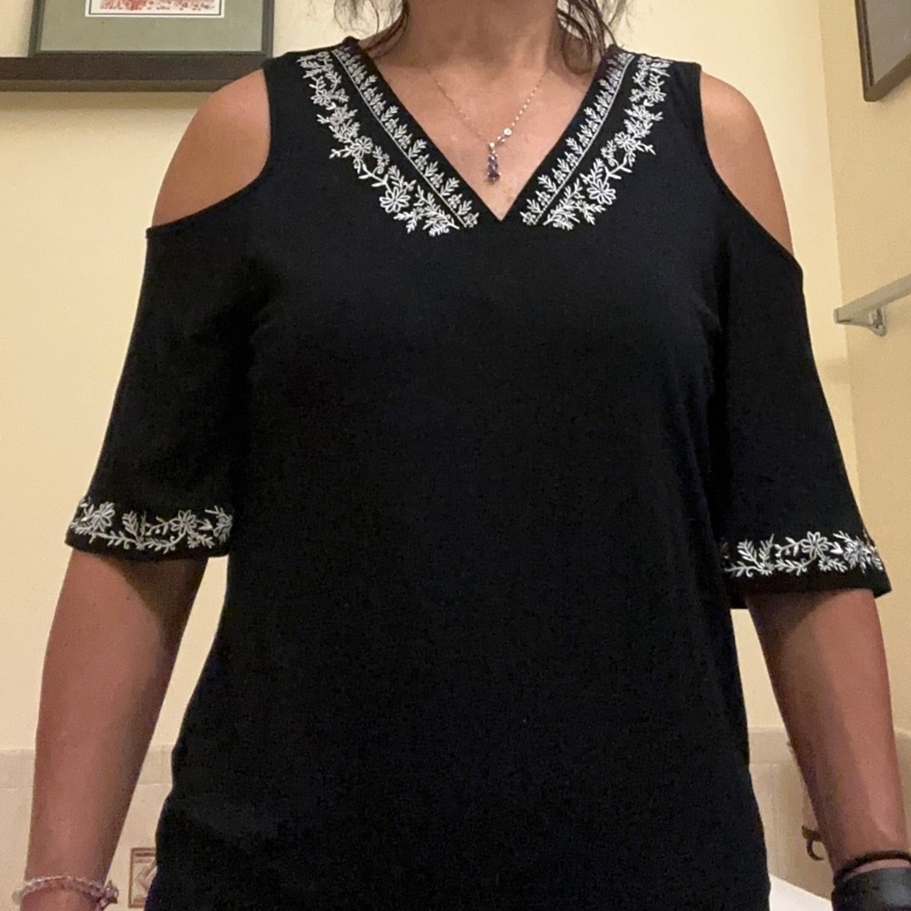 Adrianna Papell black fun shirt with white embroidery SZ.